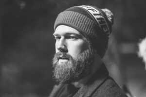Leia mais sobre o artigo Qual o melhor hidratante para a barba crescer saudável?